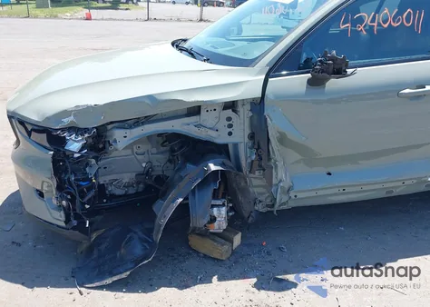 2025 Volvo Xc40 B5 Plus Dark Theme z USA, uszkodzony, nr VIN YV4L12UC1S2453686